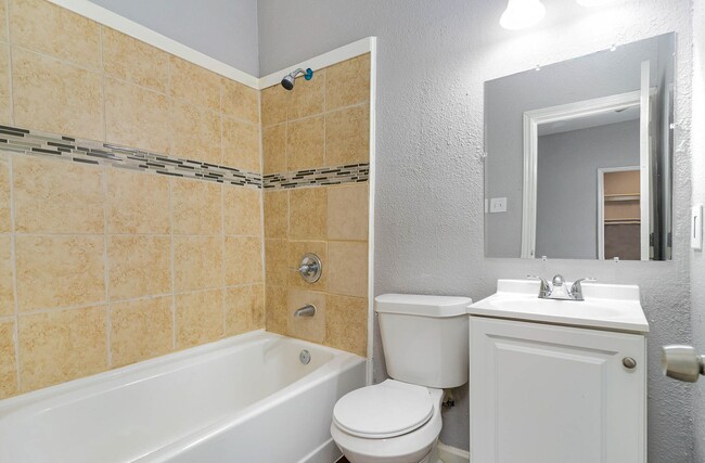 Building Photo - Affordable 4BD/2.5BA house!