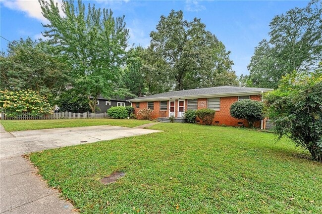 Building Photo - 606 Sycamore Dr