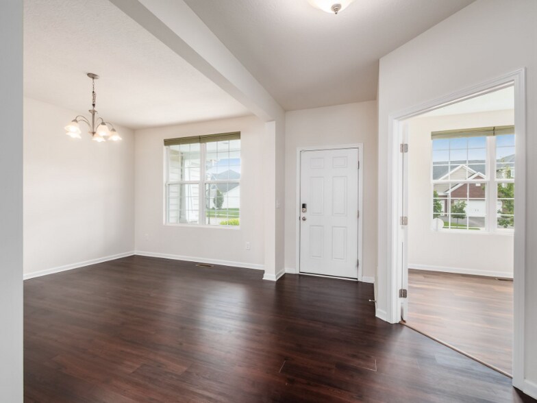 Building Photo - 685 Eagle Walk Rd