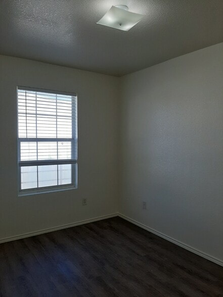 Building Photo - 4007 Madison Dr