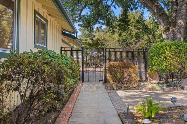 Building Photo - 7919 Ridgemont Dr