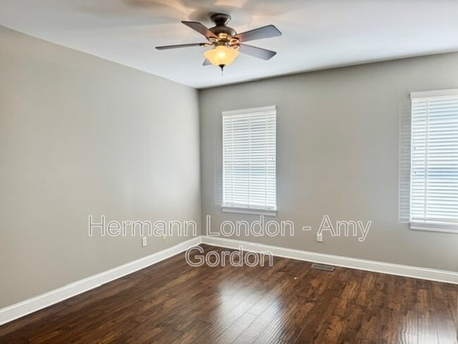 Building Photo - 2145 Victor St