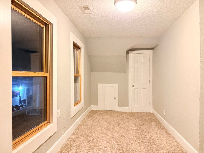 Bed 2 - 312 SW Pleasant St