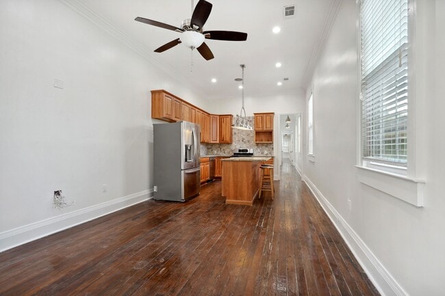 Building Photo - 2922 Banks St