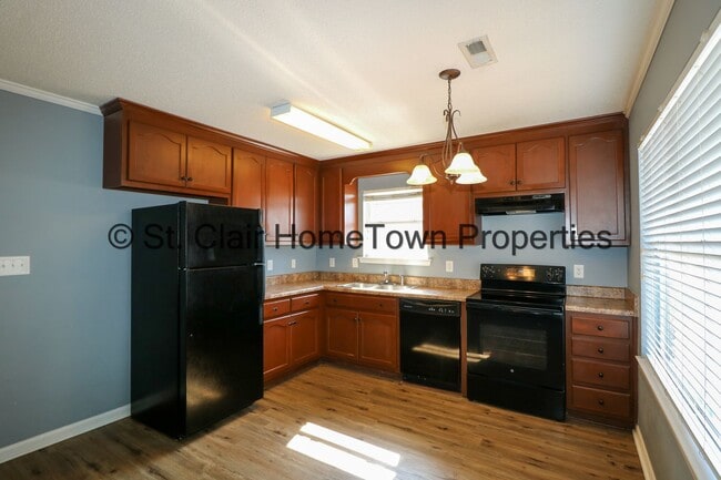 Building Photo - Close to Honda