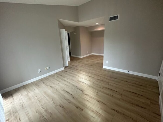 Building Photo - ** Move in Special HALF off your first months rent** NEWLY renovated 2 bedroom/1 bath condo in Ca...