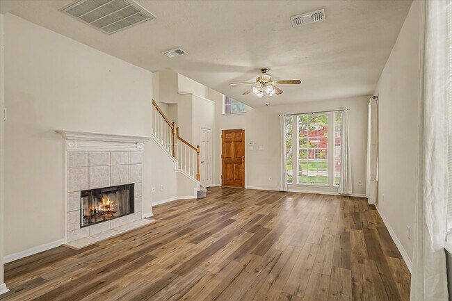 Building Photo - 10840 Sycamore Dr N