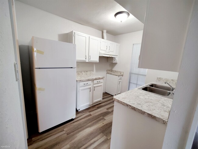 Building Photo - 2 br, 1 bath Duplex - 624 West Warrior Trail