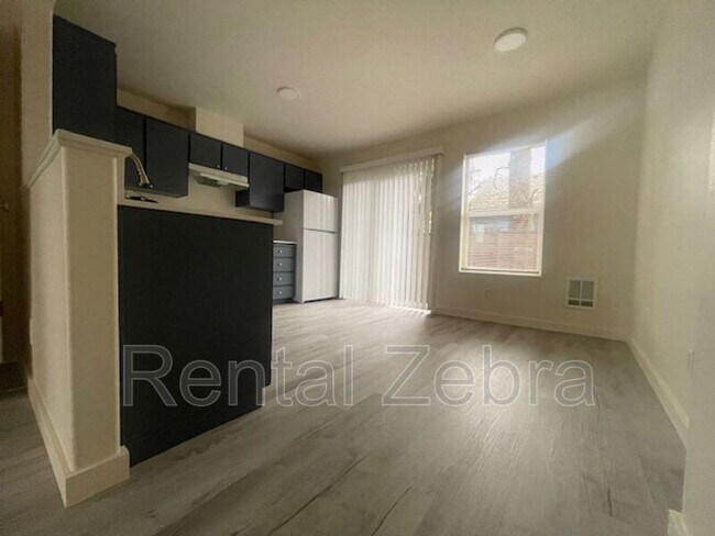 Building Photo - 6702 SE 80th Ave