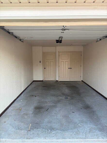 Building Photo - 101 SE Rose Garden Ln