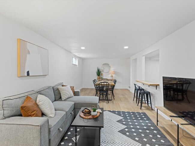 Building Photo - 4899 Sonata Dr