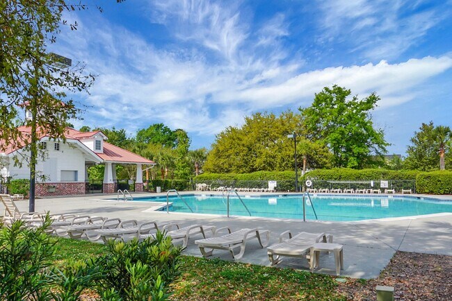 Building Photo - Comfortable Living, 4 BR 2.5 BA Home, Two Car Garage