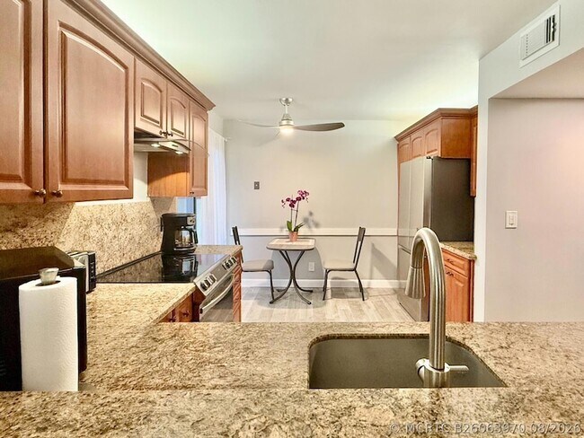 Building Photo - 10615 Ocean Palm Way