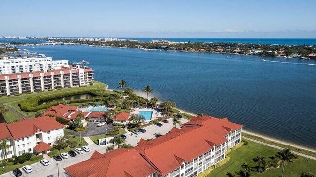 Building Photo - 110 Half Moon Cir