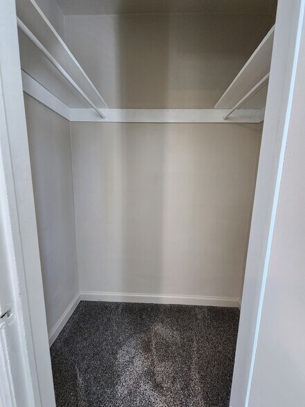 Building Photo - 210 E 4800 S