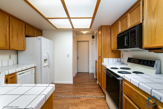 Building Photo - 5250 Countryside Ln