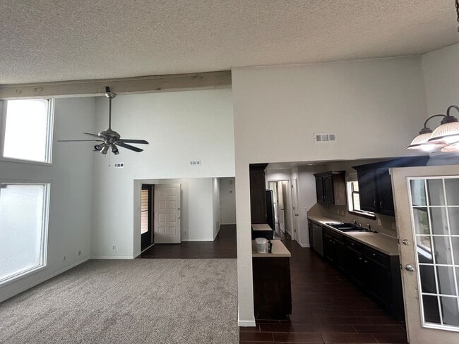 Building Photo - South Tulsa gem!