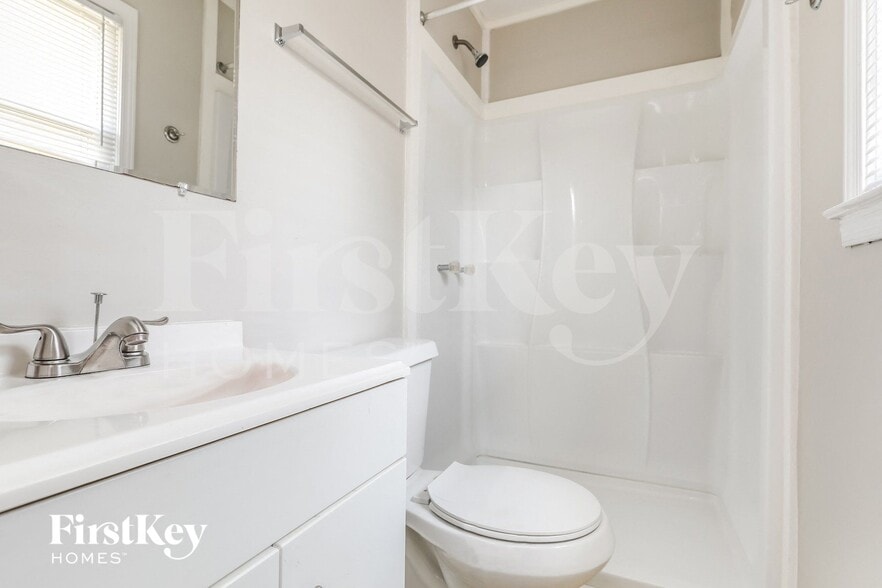 Building Photo - 2306 Wisteria Dr SW