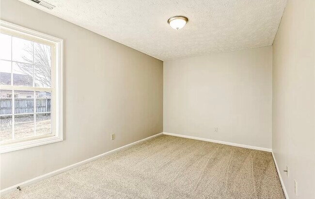 Building Photo - 116 Mosswood Dr