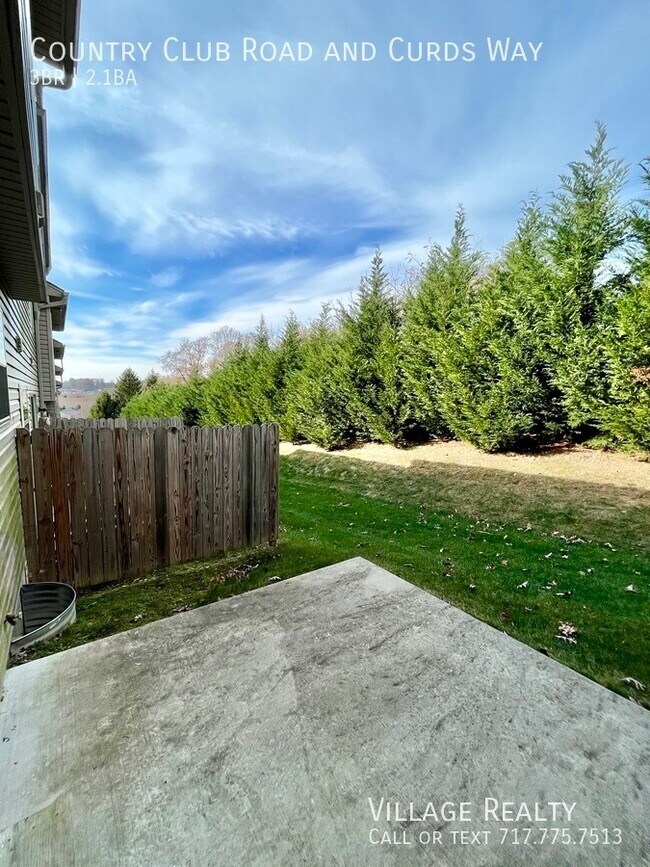 Building Photo - 705 Country Club Rd