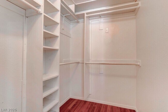 Building Photo - 5729 Janell Dr