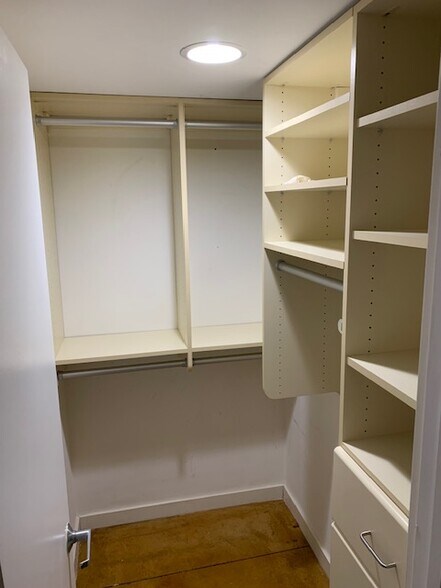 Building Photo - 440 12th St NE