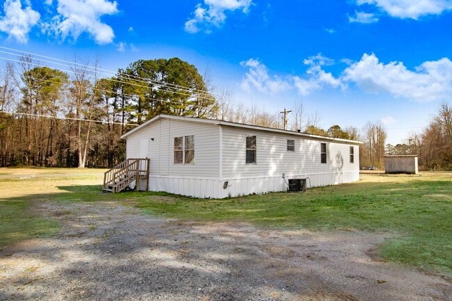 Building Photo - SPACIOUS 3 BR | 2 BA Manufactured Home in Pikeville!  *Trash Pick-up Included*