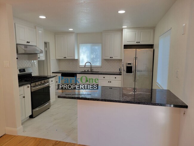 Building Photo - Stunning single level home in Walnut Creek's Parkmead Neighborhood