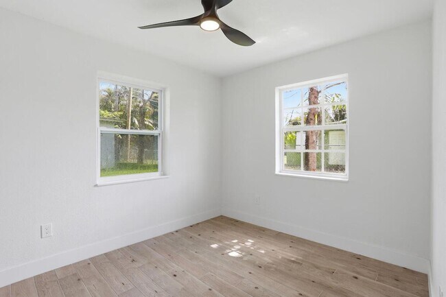 Building Photo - 2312 Redwood Rd