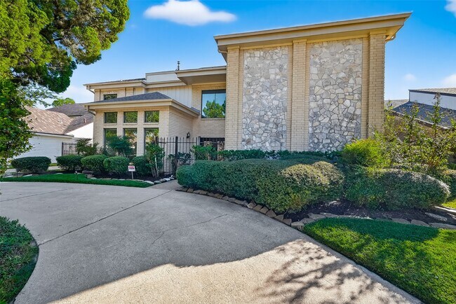 Primary Photo - 1698 Creekside Dr