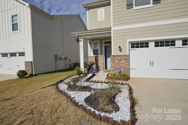 Building Photo - 547 Sitka Dr