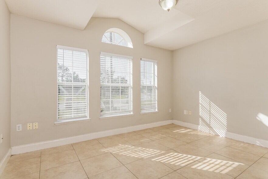 Building Photo - 588 Kilimanjaro Dr