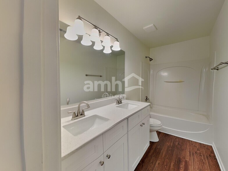 Building Photo - 2524 Ingleside Dr