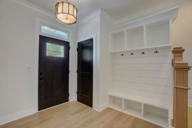 Building Photo - 1112 Pender St