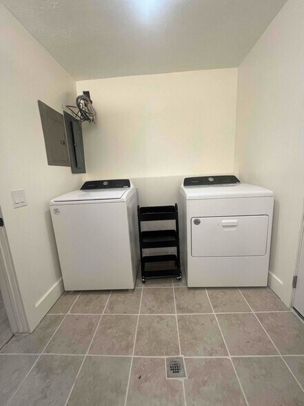 Building Photo - 11646 Keystone Dr