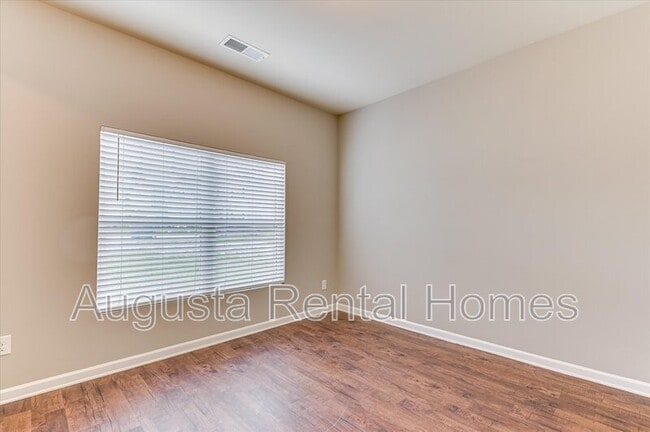 Building Photo - 5060 Vine Ln