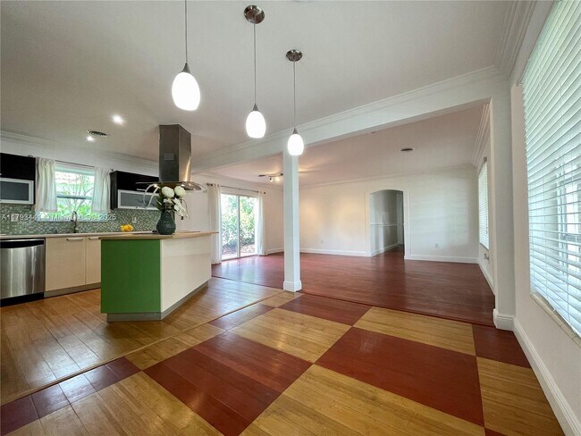 Building Photo - 401 Savona Ave