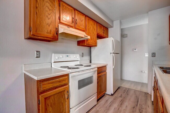 Building Photo - $1,790.95, 2-bed, 2-bath located in Denver