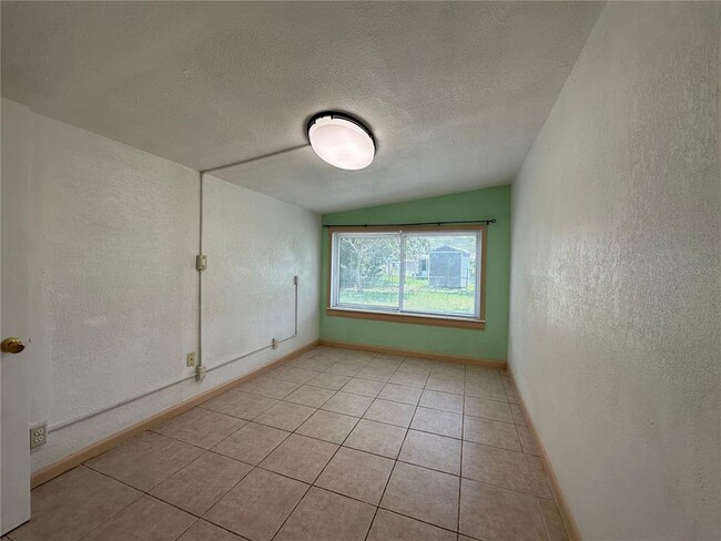Building Photo - 3340 Normandy Dr
