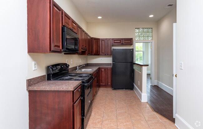 2BR, 1BA - 1000 SF - 1709 Saint Paul