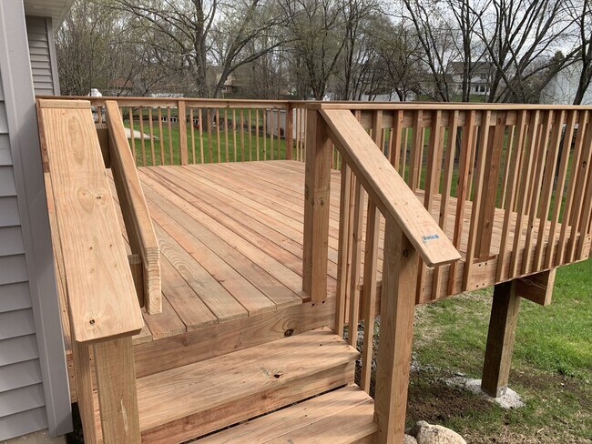 large deck overlooking back yard - 1226 Cherry Pky