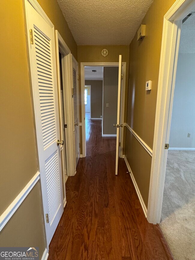 Building Photo - 107 Belair Dr