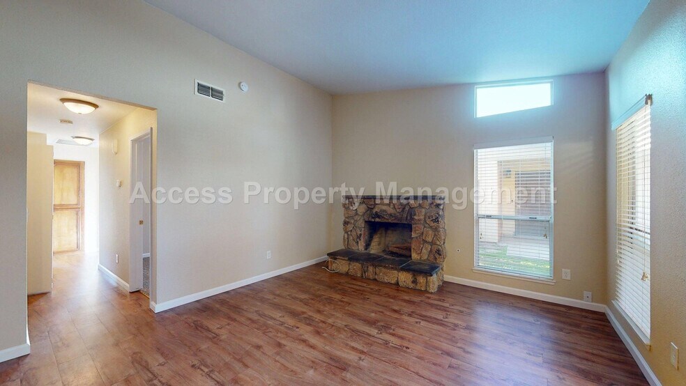 Building Photo - 3603 San Clemente Ave