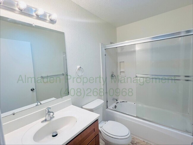 Building Photo - 924 Almaden Ave