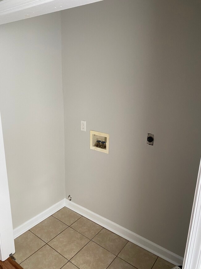 Building Photo - 61 Polk St