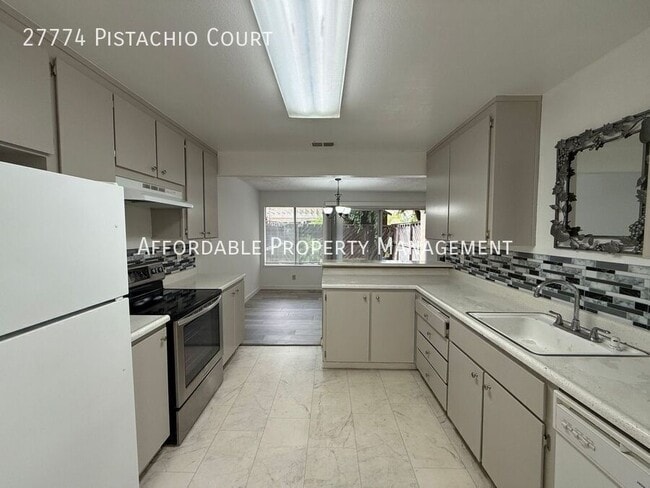 Building Photo - 27774 Pistachio Ct