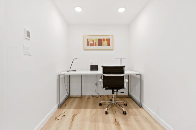 Building Photo - 6bd/3.25ba Seattle House