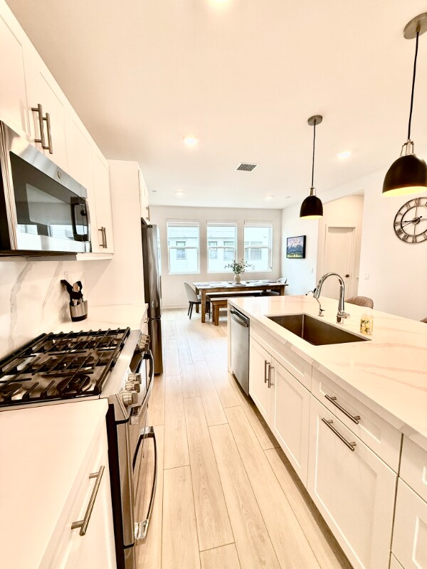 Building Photo - 806 S Grable Cir