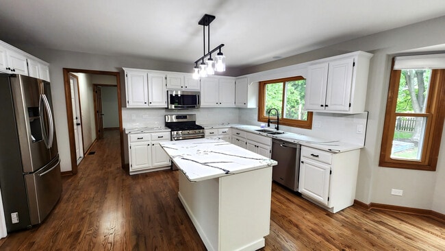 Building Photo - 3467 Charlemaine Dr