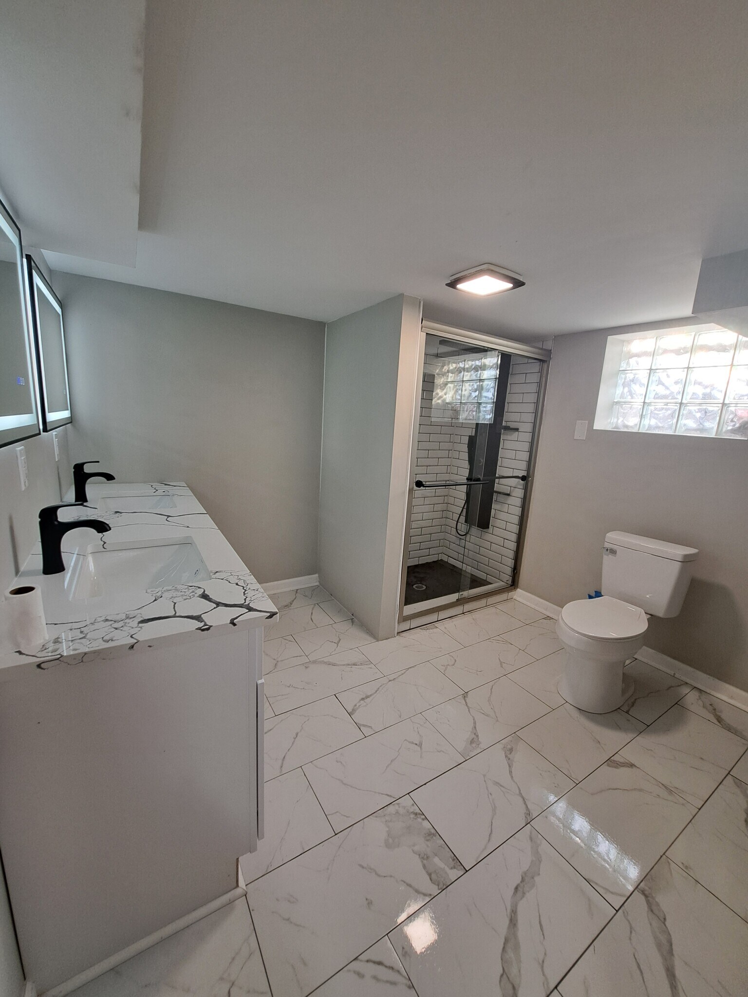 Building Photo - 223 Columbia Dr